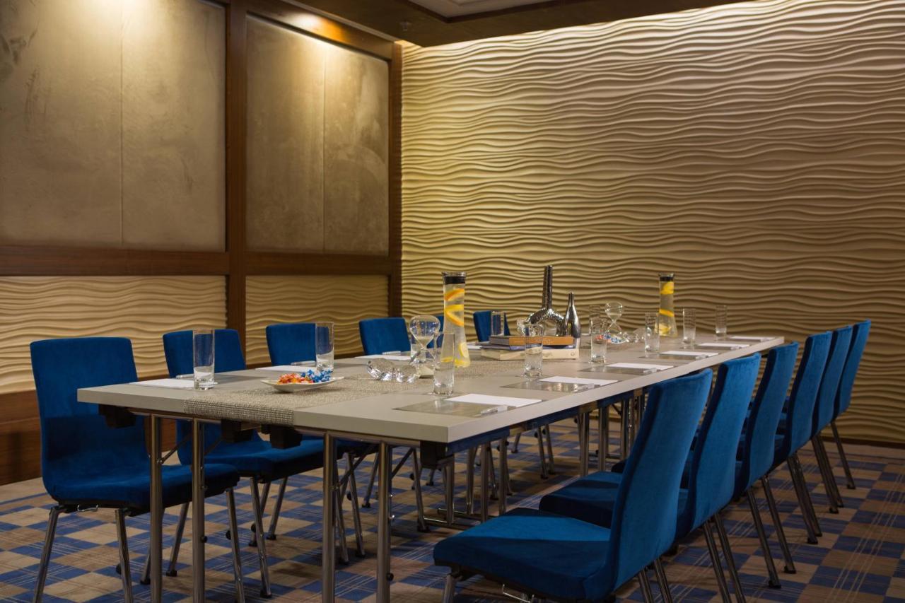 Renaissance Hotel 5*